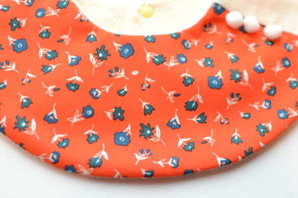 baby bib pompon 360° orange ivory 4枚目の画像