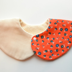 baby bib pompon 360° orange ivory 5枚目の画像