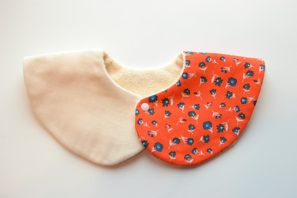 baby bib pompon 360° orange ivory 5枚目の画像