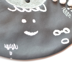 baby bib pompon 360° SMILE black gray 3枚目の画像