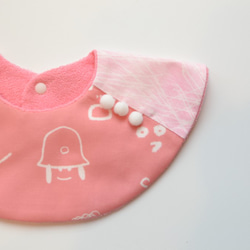 baby bib pompon 360° SMILE pink 2枚目の画像