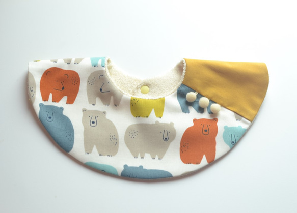 baby bib pompon 360° colorful bears golden yellow ivory 2枚目の画像