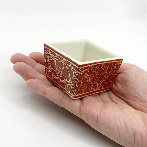 SORA　明治時代の錦手大猪口、色付小皿、金彩色絵小皿各６客計１８客セット 京焼・清水焼】金襴手の角猪口_ハレの日常にも その他キッチン小物 京