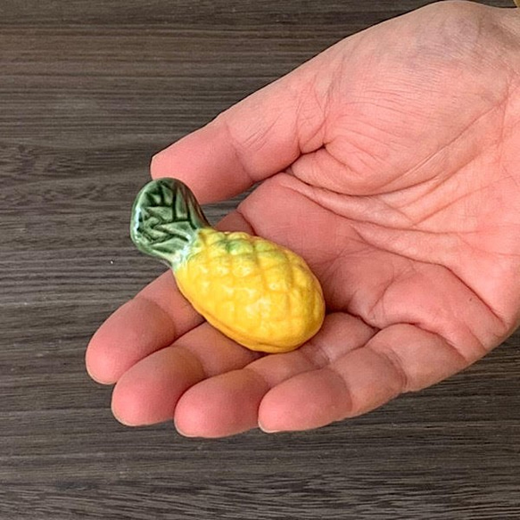 野菜果物箸置き パイナップル(黄色)  京焼 2枚目の画像