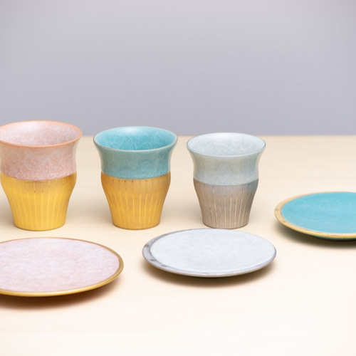 【返品送料無料】 亀甲貫入釉 菓子皿（銘々皿） ブルー×金彩 陶仙窯 中皿 サイズL 工芸品