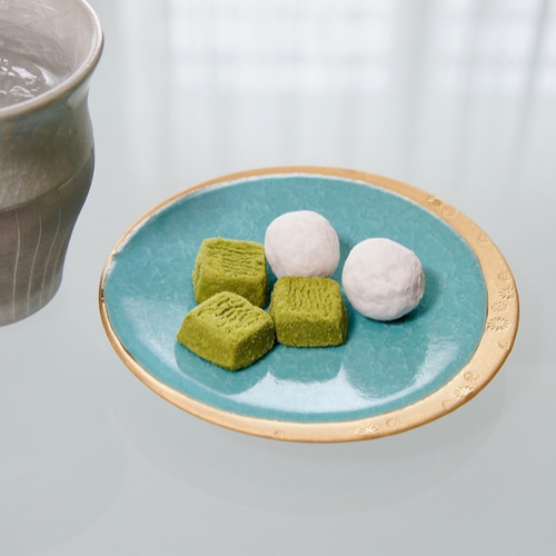 菓子皿(銘々皿) 亀甲貫入 ブルー×金彩 サイズS 小皿 陶仙窯 菓子皿(銘々皿) 亀甲貫入 ブルー×金彩 サイズS 小皿 陶仙窯
