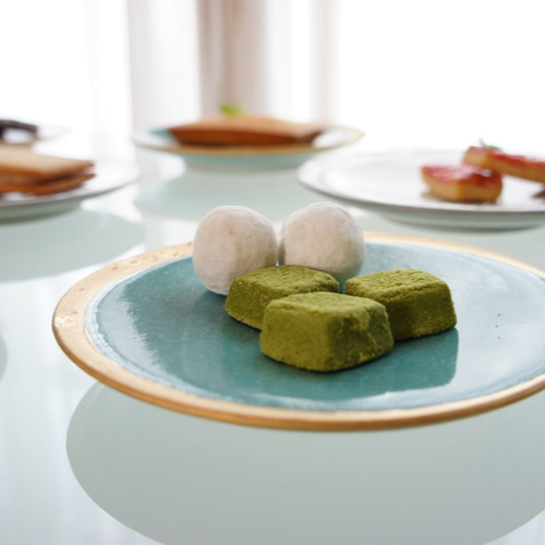 菓子皿(銘々皿) 亀甲貫入 ブルー×金彩 サイズS 小皿 陶仙窯 菓子皿(銘々皿) 亀甲貫入 ブルー×金彩 サイズS 小皿 陶仙窯