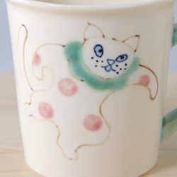 ころりん水玉猫　マグカップ　グリーン　手描き 2枚目の画像