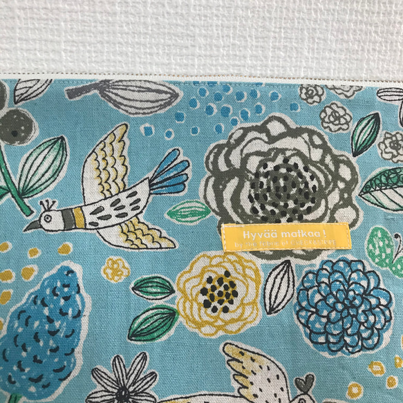 大きめファスナーポーチ 鳥とお花 水色 綿麻キャンバス×イエローチェック ボートポーチ  boat pouch 30cm 5枚目の画像