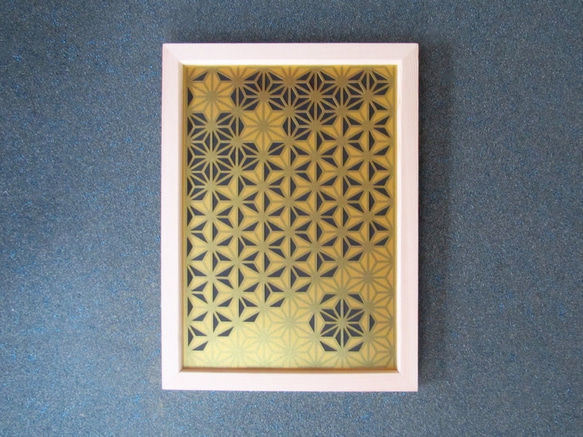 ✴︎再販✴︎『麻の葉模様』の切り絵 金色 壁掛けパネル B5 右上