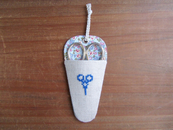 カルトナージュのシザーケース ハサミ刺繍 小花 その他ケース