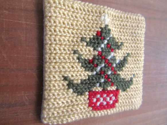 ツヴィスト刺繍のコースター　クリスマスツリー 2枚目の画像