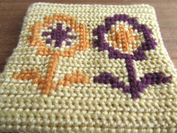 ツヴィスト刺繍のコースター　花　クリームイエロー 4枚目の画像