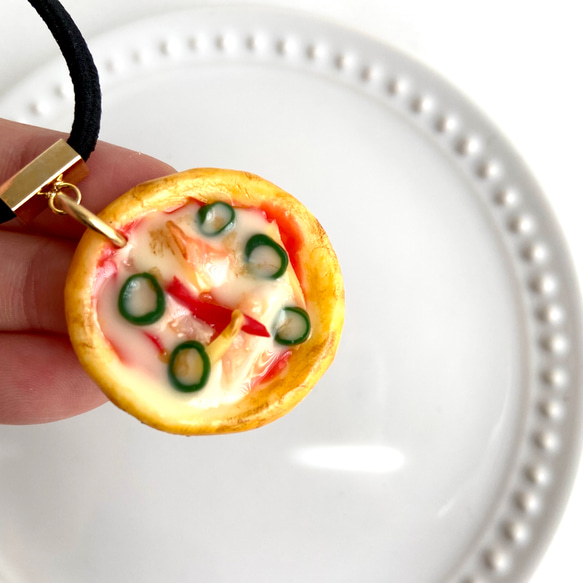 再販☆焼きたて！熱々ピザ　ヘアゴム  食品サンプル　ヘアゴム  かわいい　ギフト　フェイク　イタリアン　個性的 4枚目の画像