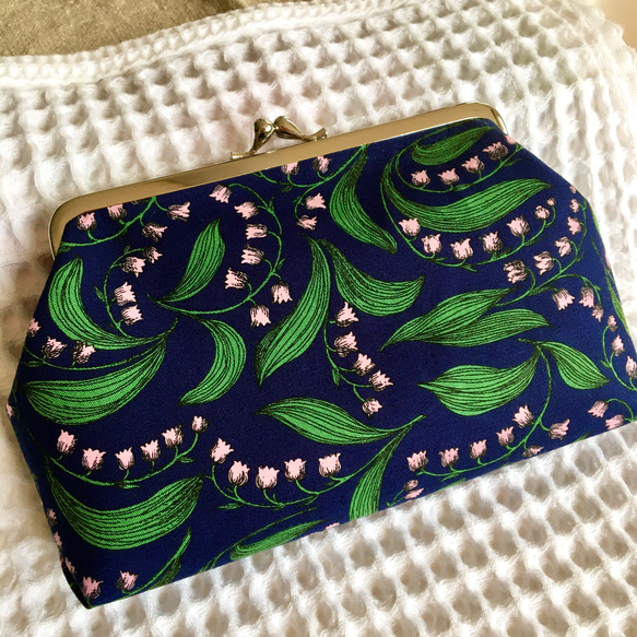 スズラン＊可愛い小花柄のマチあり通帳ケースがま口 プレゼントにも