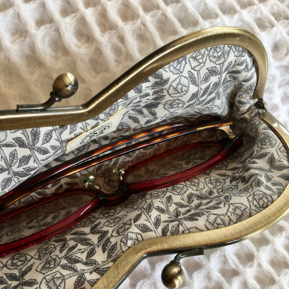 ミナペルホネン＊ベロア調のバラ柄が可愛いjardin×bonheurの個性的で可愛い眼鏡ケース:アンティークゴールド 8枚目の画像