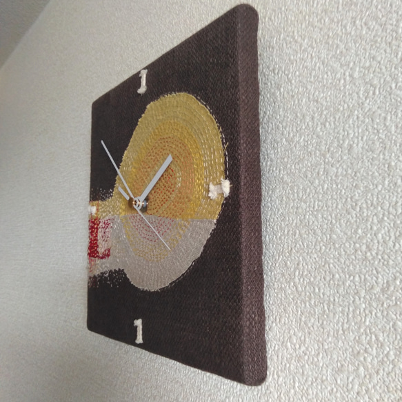 布と糸の壁掛け時計　ラクガキ sale 5枚目の画像