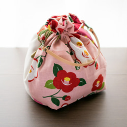【受注制作】ネコぱんお出かけ3way巾着バッグ 和風 モダンな椿柄 ピンク 4枚目の画像