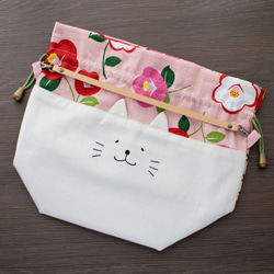 【受注制作】ネコぱんお出かけ3way巾着バッグ 和風 モダンな椿柄 ピンク 6枚目の画像