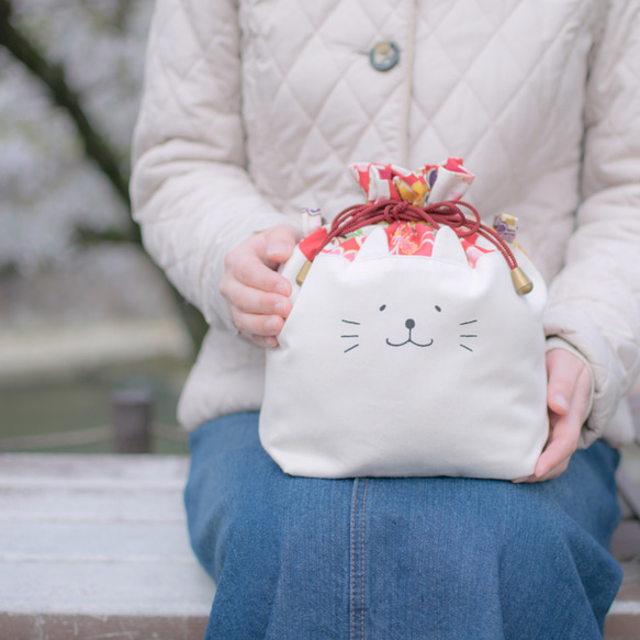 ネコぱんお出かけ3way巾着バッグ 和風 桜柄 赤市松模様 10枚目の画像