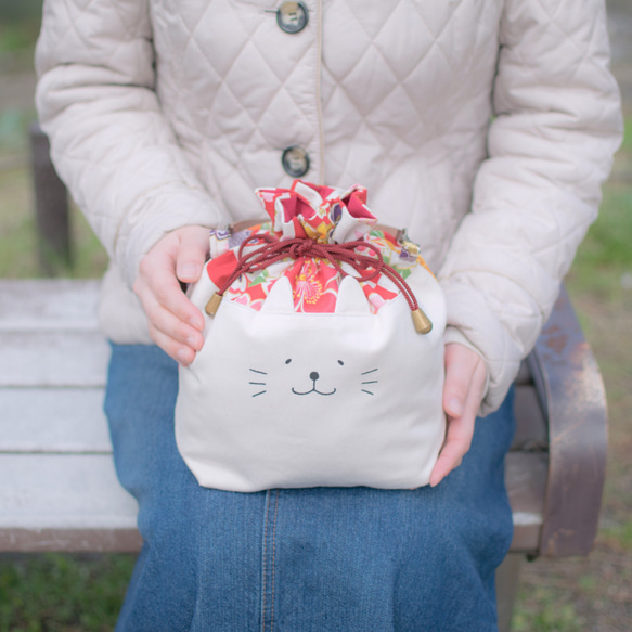 ネコぱんお出かけ3way巾着バッグ 和風 桜柄 赤市松模様 3枚目の画像