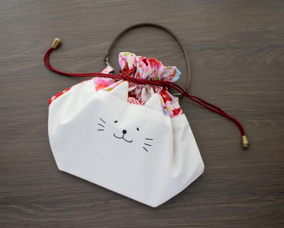 ネコぱんお出かけ3way巾着バッグ 和風 豪華な桜模様 4枚目の画像