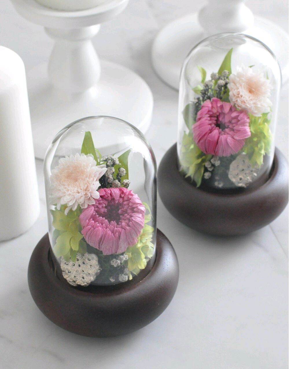 プリザーブドフラワー仏花対ガラスドーム大輪菊 人気ドーム仏花の色違い登場！】 輪菊の美しいガラスドーム付き