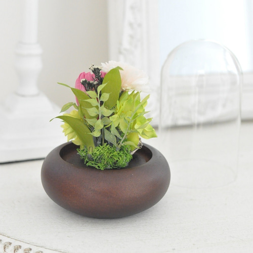 人気ドーム仏花の色違い登場！】 輪菊の美しいガラスドーム付き