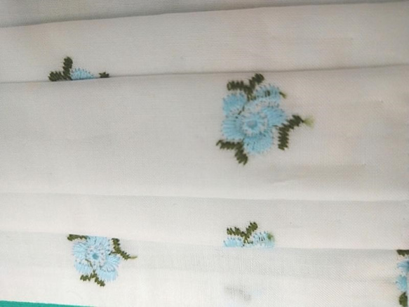 【送料無料】綿刺繍生地のプリーツマスク（フィルター、ノーズワイヤー入り）ブルー 2枚目の画像