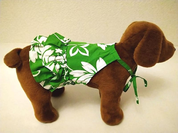 夏！犬の洋服【送料無料】アロハ生地使用のムームー　小型犬中型犬用 ブルー 8枚目の画像