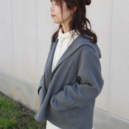 1枚仕立てのフード付きショートコート〈送料無料〉 コート atelier  