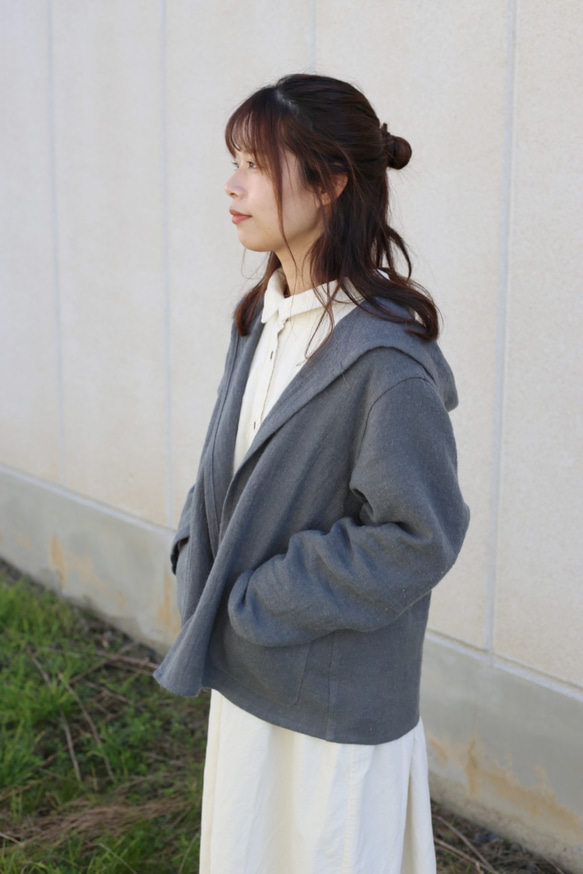 1枚仕立てのフード付きショートコート〈送料無料〉 コート atelier  