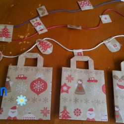 クリスマス仕様紙袋とプチガーランド（送料無料） 1枚目の画像