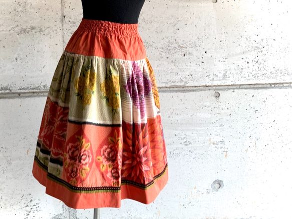 S-M size　花柄とオレンジ色の布団皮スカート 1枚目の画像