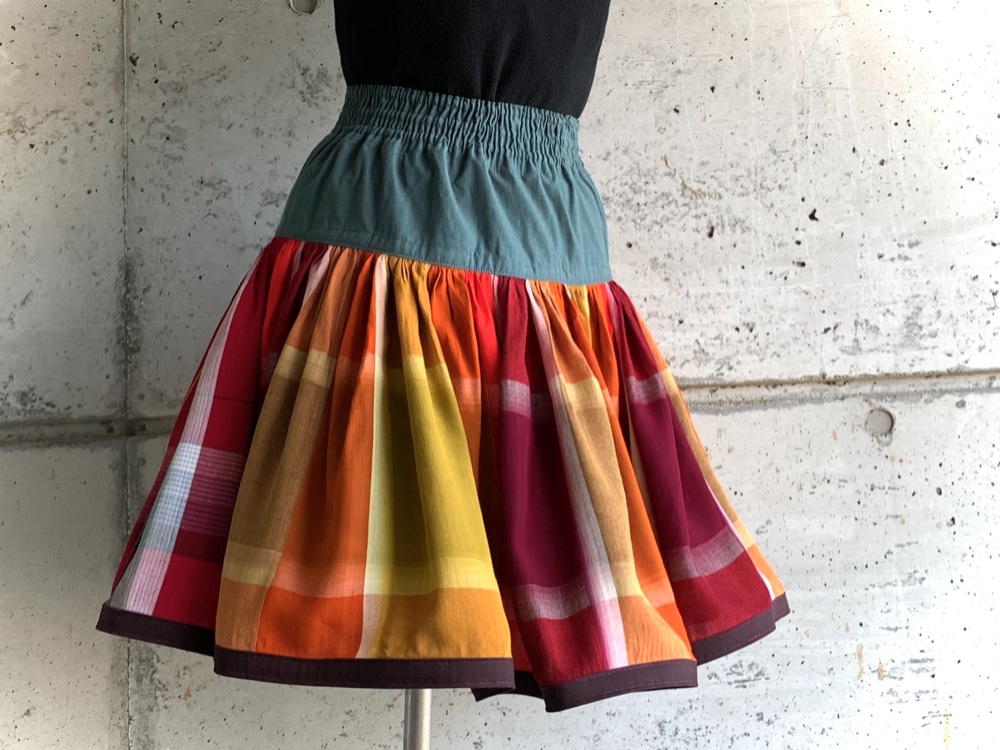 S-M size　グラデーションとギャザーの華やかな布団皮スカート