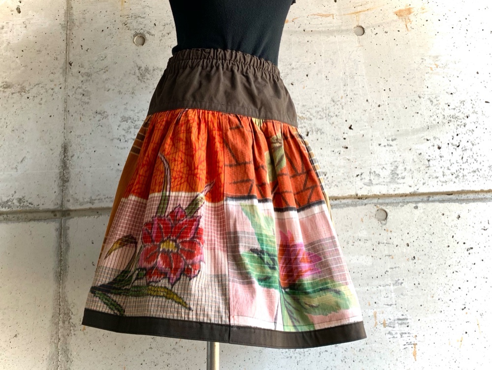 S~M size　落ち着いた色合いの花の布団皮スカート