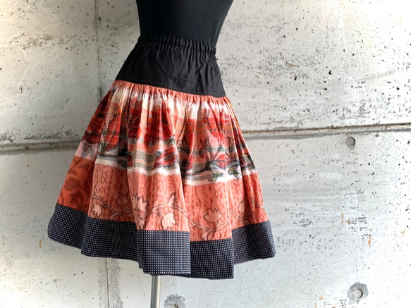 XS-S size　赤い花とサーモンピンクの蔓の布団皮スカート 1枚目の画像