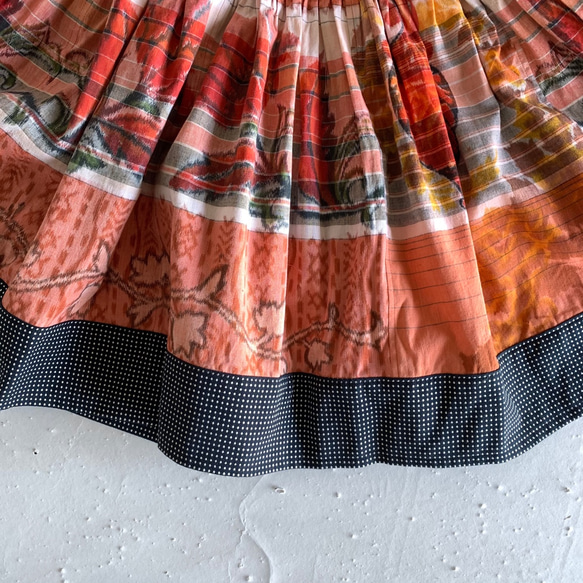XS-S size　赤い花とサーモンピンクの蔓の布団皮スカート 4枚目の画像