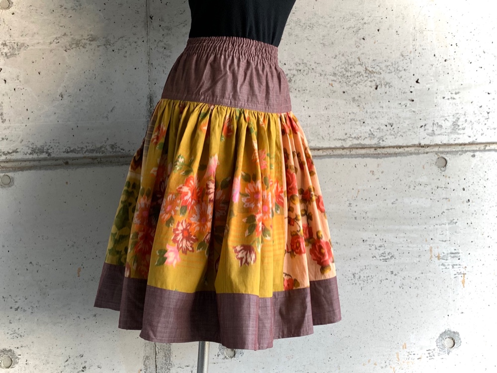 XS-S size　山吹色と薄紫色と花柄がたくさん・布団皮スカート