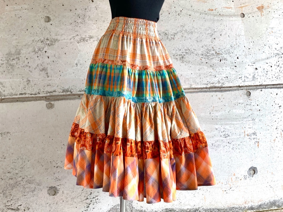 ふわりと広がるインド綿のティアードスカート 1枚目の画像