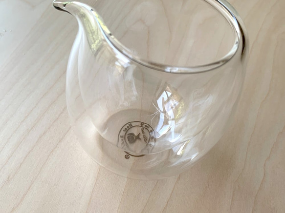 台湾製の茶道具  シンプルな形のガラスの茶海 3枚目の画像