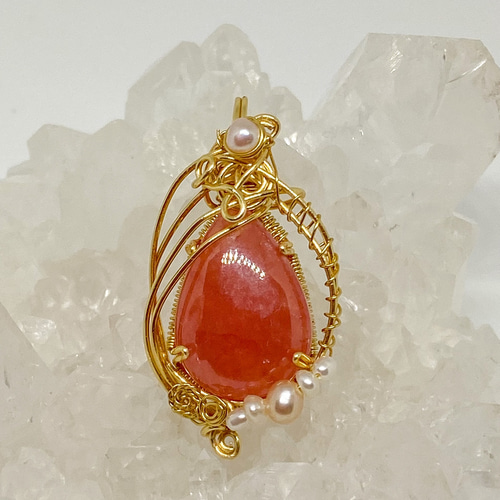 真っ赤な苺のようなインカローズのワイヤーラッピング