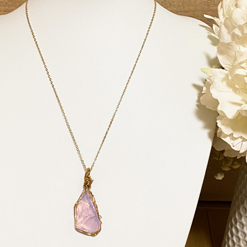 アンダラクリスタル︎︎⟡ワイヤージュエリーネックレス︎︎⟡ミルキーパープル ペンダント ミルキーピンクパープルアンダラクリスタルのワイヤージュエリー