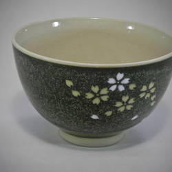 桜模様　抹茶色　花びら白色茶碗・湯呑みセット　 2枚目の画像