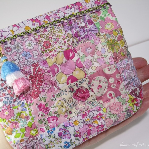 ハンドメイド　パッチワークキルト　リバティ　ポーチ 198 リバティ パッチワーク キルトポーチ - Piggy's Quilt