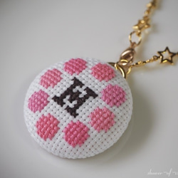 刺繍 クロスステッチ　バッグチャーム　『1』　イニシャル『H』幼稚園　保育園　レッスン　スクール 名札　目印 3枚目の画像