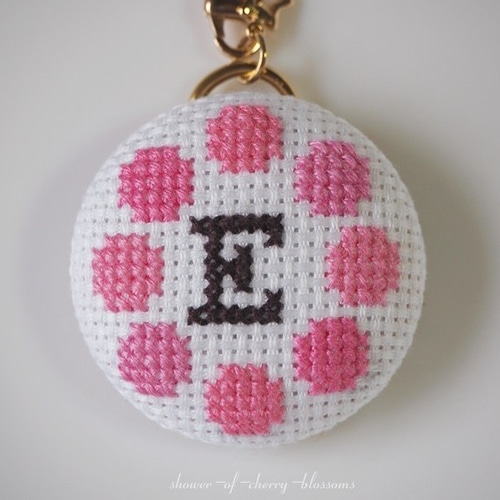 【はむ】刺繍キーホルダーセット&カートリッジ型ケース付シール2点 楽天市場】【数量限定】ミニミニ刺繍枠 キーホルダー 約4cm 全3