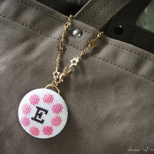【はむ】刺繍キーホルダーセット&カートリッジ型ケース付シール2点 楽天市場】【数量限定】ミニミニ刺繍枠 キーホルダー 約4cm 全3