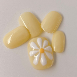 Lサイズ 日本人制作 日本製 花 フラワー マーガレット イエロー 黄色 レモン 立体 小さな爪の方に ショート ネイル 2枚目の画像