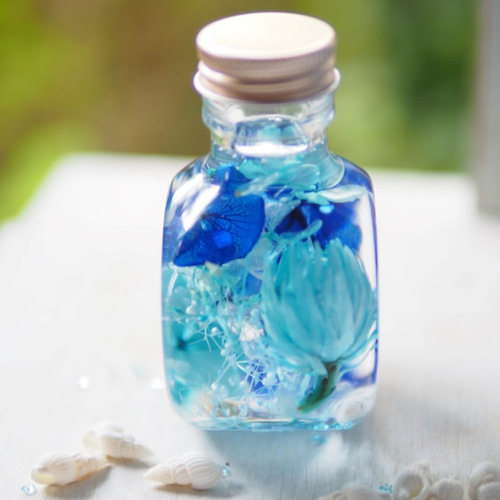 インテリアにもさわやかな 海、空、星をイメージした青いハーバリウム